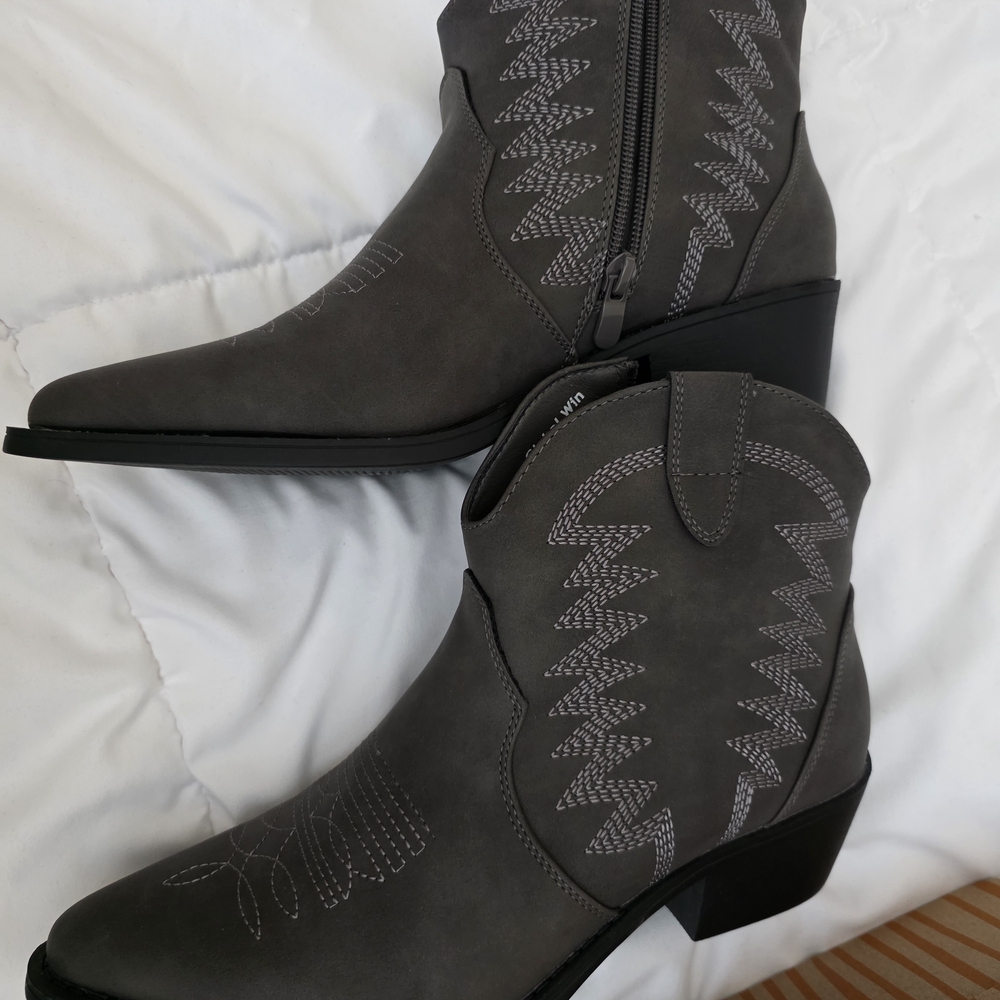 Womens Global Win Gray Western Ankle Boots, Size 8.5‎